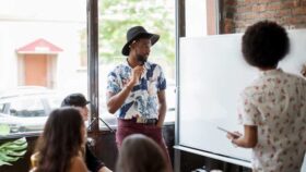 مسترکلاس موفقیت در اتاق نویسندگان با نایسول لوی (نویسنده‌ی فیلم بانکدار)